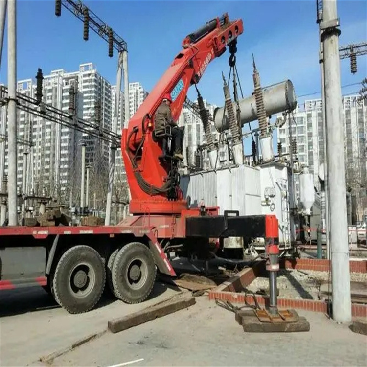 郊区前四后八吊车能吊多少吨